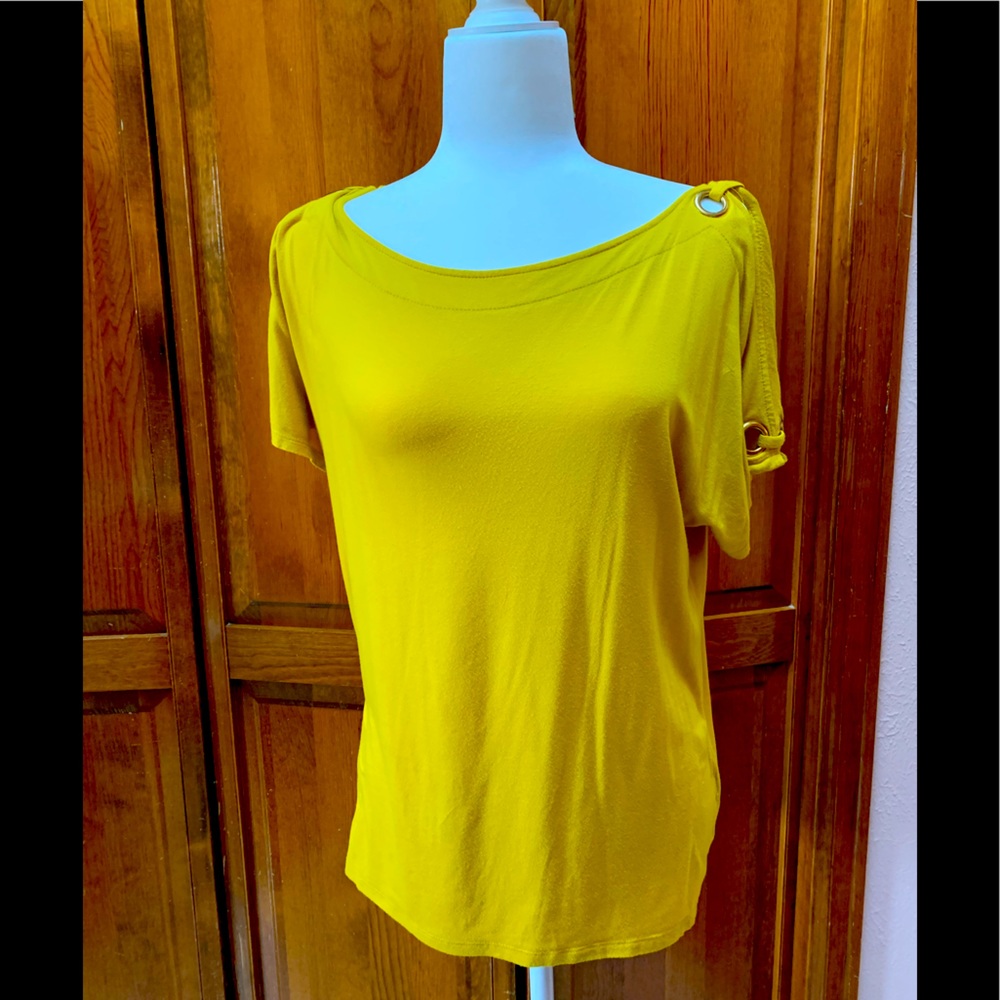 Short sleeve top